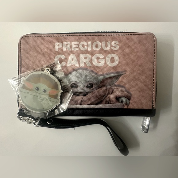 Buckle-Down Handbags - STAR WARS Precious Cargo Ladies Wallet (keychain included) NWOT